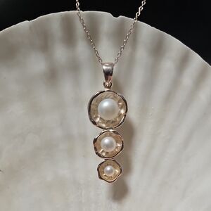 Cascading Pearls Pendant w/chain!